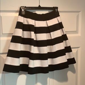 EXPRESS Black & White Pleated Skirt